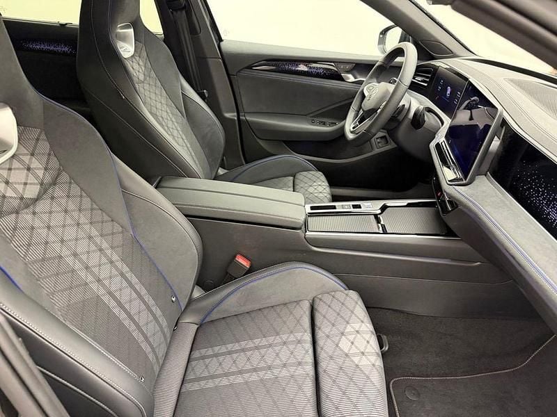 Gebraucht VW Passat R-line 272 PS (200 kW) 2025 Schwarz Kombi