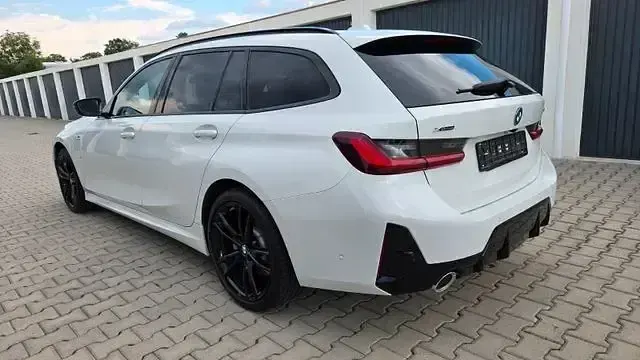 Gebraucht BMW 330e M Sport 292 PS (214 kW) 2024 Weiß Kombi