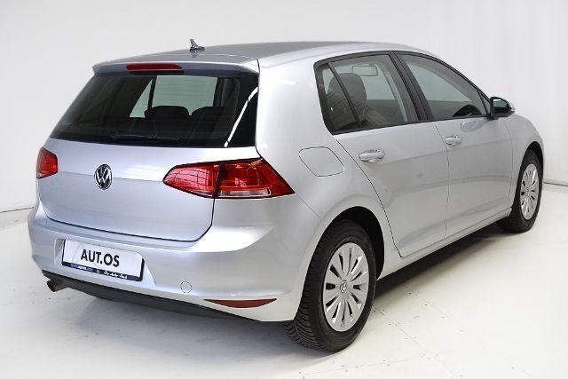 Second-hand VW Golf VII Trendline 110 CP (80 kW) 2015 Argintiu Berlinǎ