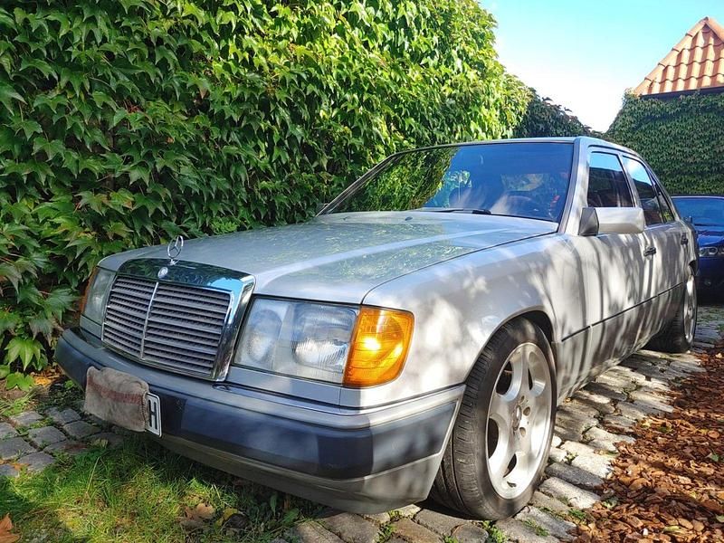 Gebraucht 1990 Mercedes E260 Limousine | 4.950 € - Bild 1/4