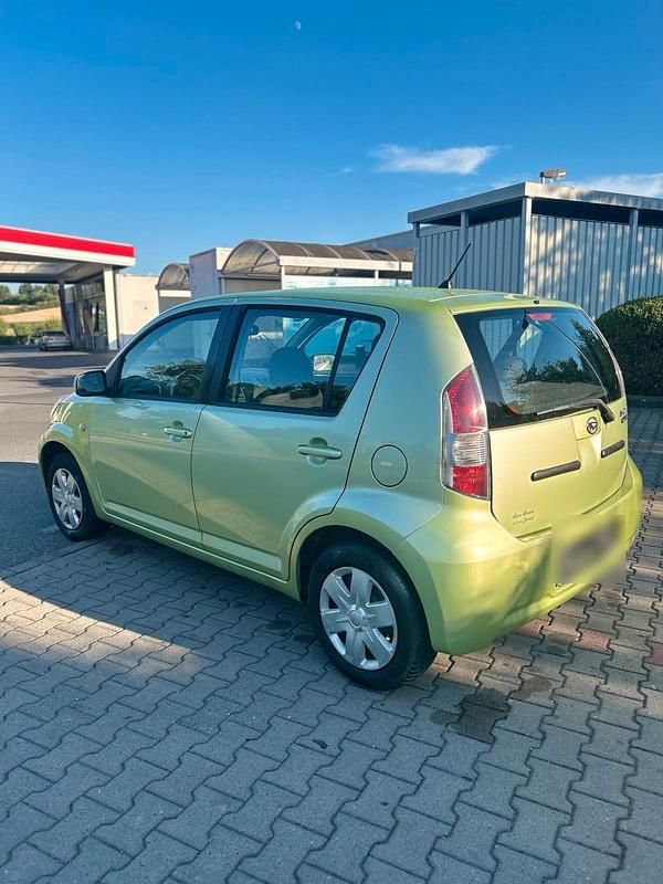 Grün Gebraucht 2005 Daihatsu Sirion Kleinwagen | 2.000 € (Fairer Preis) - Bild 1/4