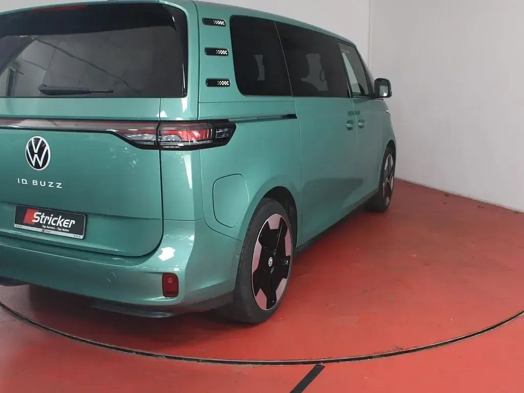Gebraucht VW ID. Buzz Pro 210 kW (286 PS) 2025 Bay leaf green metallic Van / Kleinbus