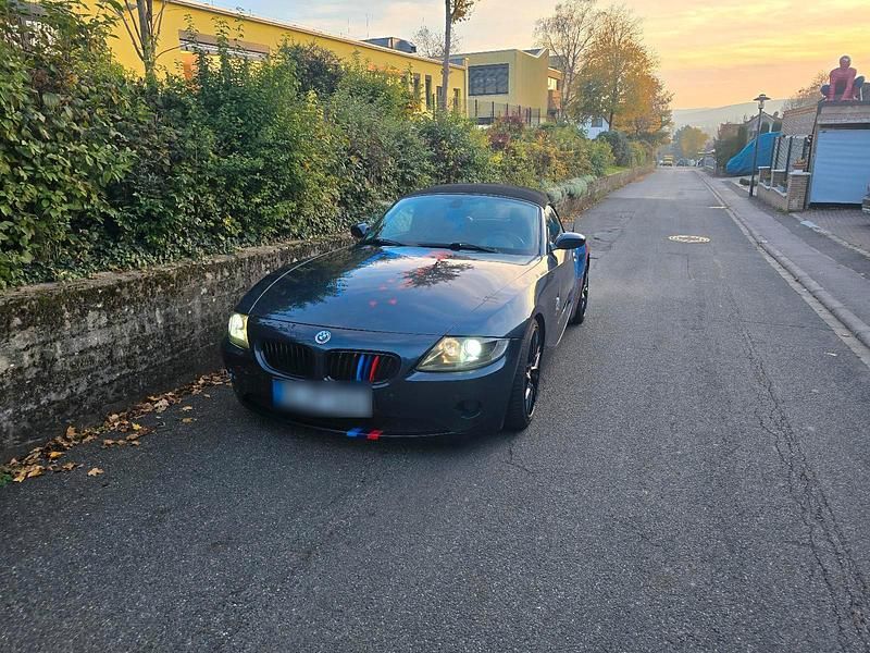 Gebraucht BMW Z4 150 PS (110 kW) 2005 Blau Cabrio