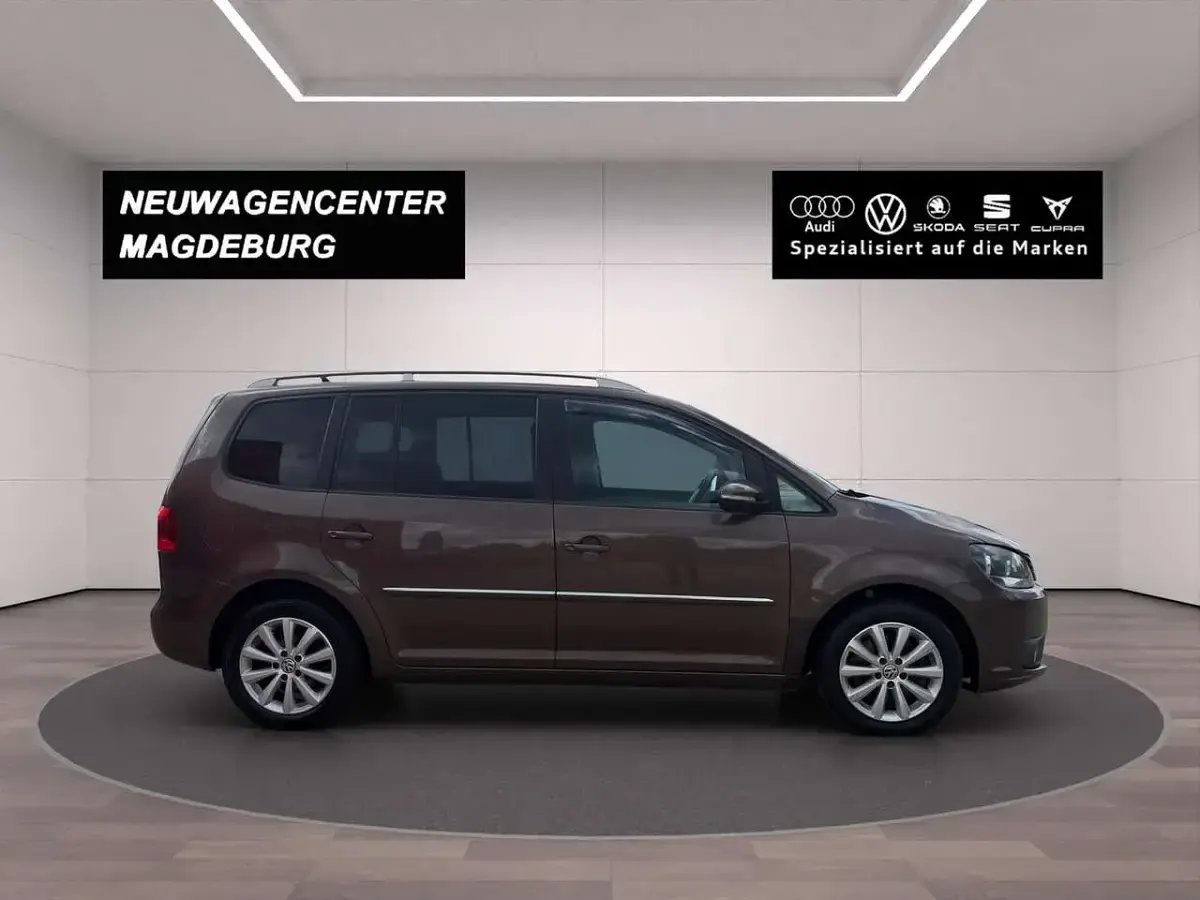 Gebraucht VW Touran Highline 140 PS (102 kW) 2010 Braun Van / Kleinbus
