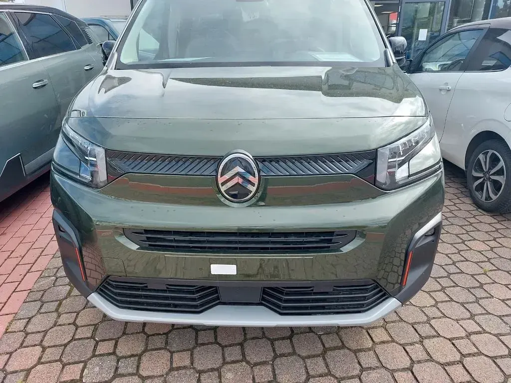 Neu Citroën Berlingo 131 PS (96 kW) 2026 Grün Van / Kleinbus