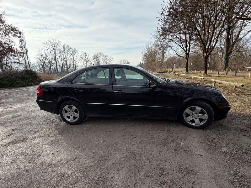 Gebraucht Mercedes E200 Elegance 184 PS (135 kW) 2008 Schwarz Limousine