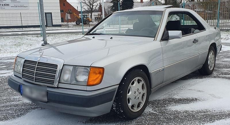 Silber Gebraucht 1991 Mercedes 230 Coupé | 5.900 € - Bild 1/4