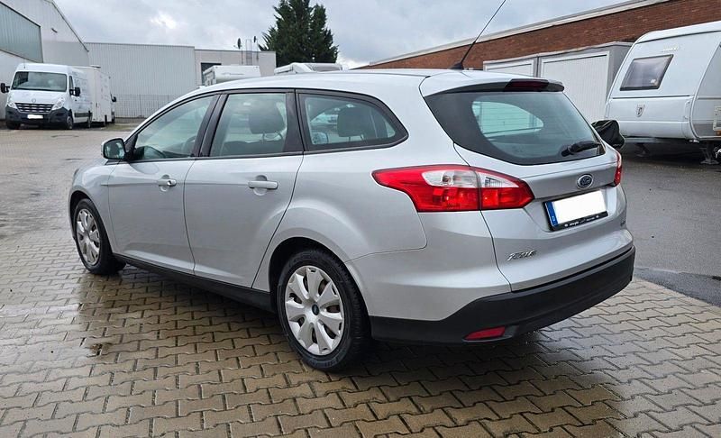 Gebraucht Ford Focus Trend 101 PS (74 kW) 2013 Silber Kombi