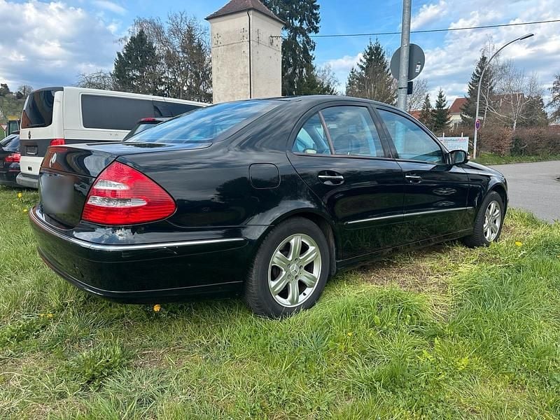 Second-hand Mercedes E200 163 CP (119 kW) 2004 Negru Berlinǎ