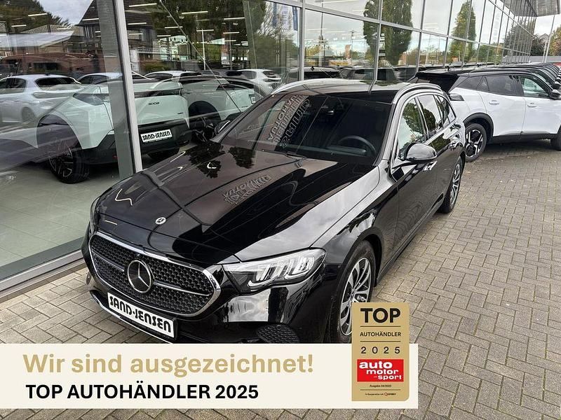 Obsidianschwarz metallic Gebraucht 2025 Mercedes E220 Avantgarde Kombi | 47.995 € (Superpreis) - Bild 1/4
