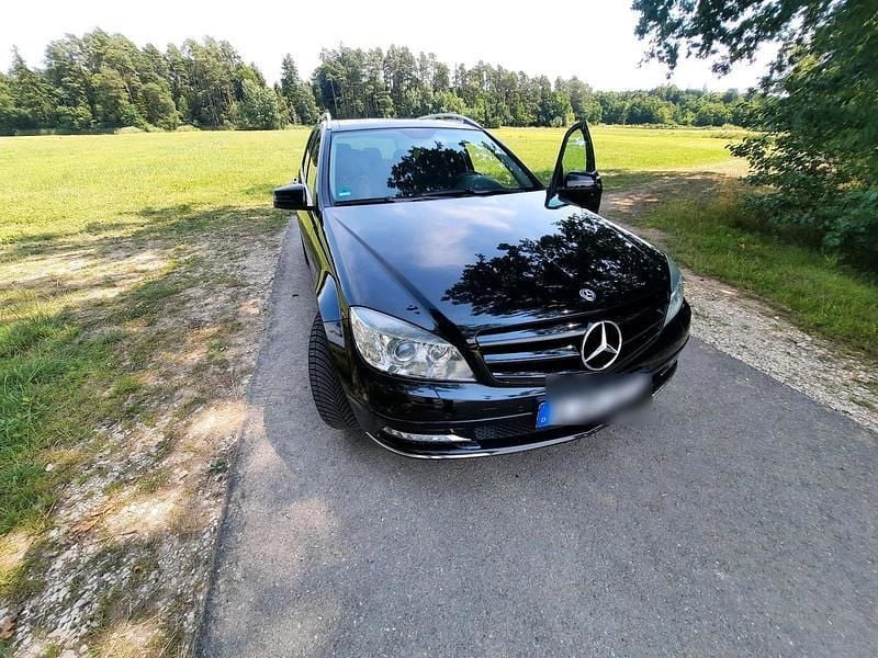 Schwarz Gebraucht 2010 Mercedes C300 Avantgarde Kombi | 11.800 € (Fairer Preis) - Bild 1/4