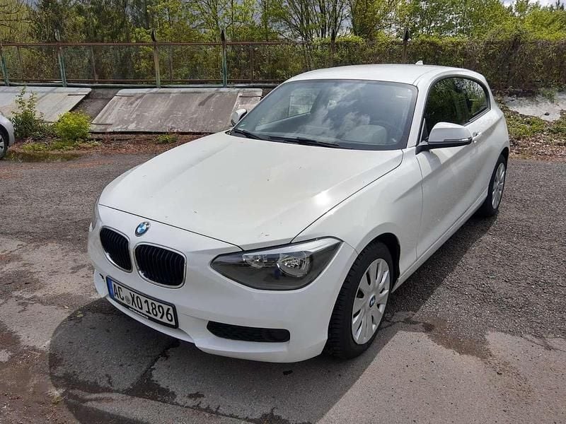 Weiß Gebraucht 2014 BMW 114 Kleinwagen | 6.950 € (Guter Preis) - Bild 1/4