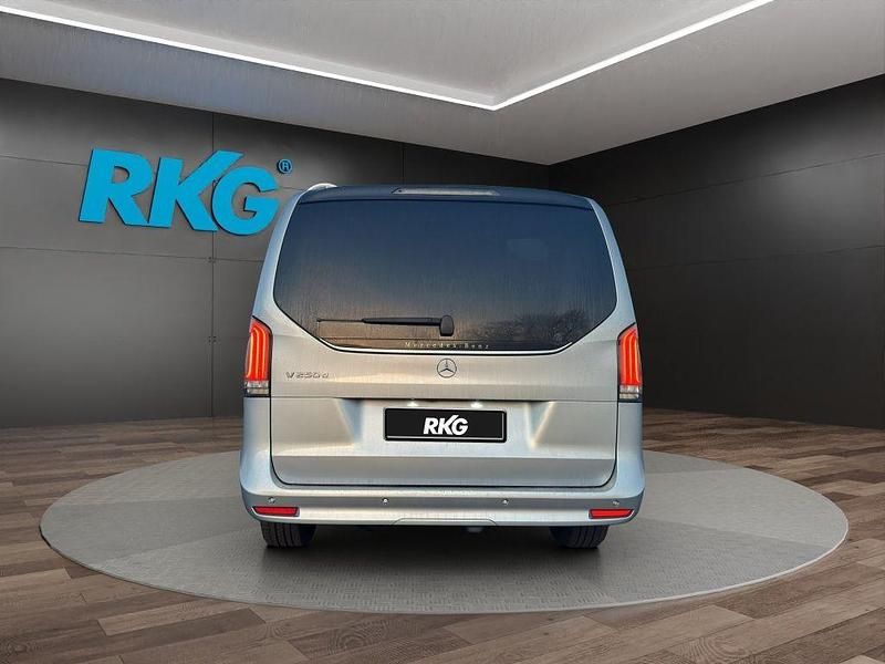 Gebraucht Mercedes V250 Style 190 PS (139 kW) 2024 Silber Van / Kleinbus