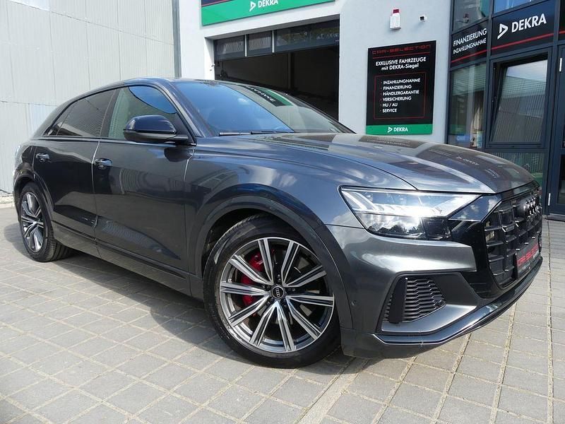 Daytonagrau perleffekt Gebraucht 2023 Audi Q8 S-Line SUV | 68.800 € - Bild 1/4