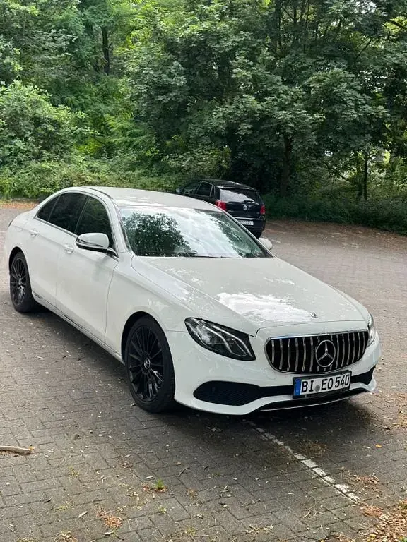 Gebraucht Mercedes E200 Avantgarde 184 PS (135 kW) 2018 Weiß Limousine