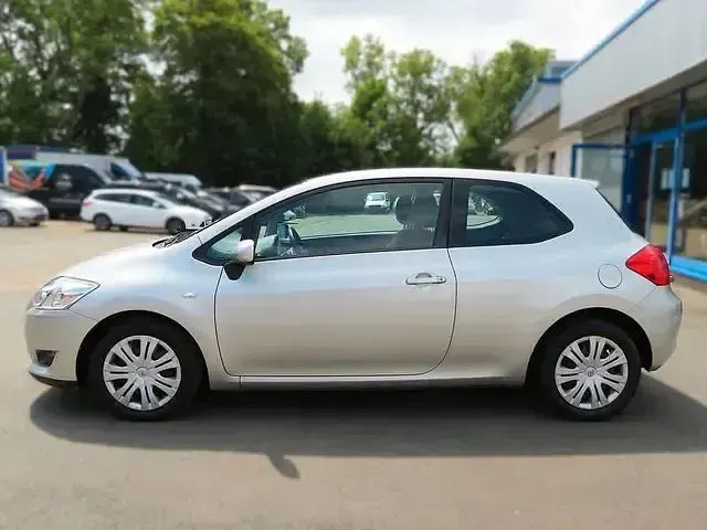 Gebraucht Toyota Auris Sol 124 PS (91 kW) 2007 Silber Kleinwagen