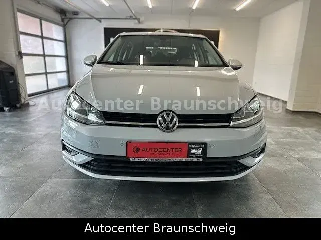 Gebraucht VW Golf VII Trendline 110 PS (80 kW) 2017 Silber Limousine