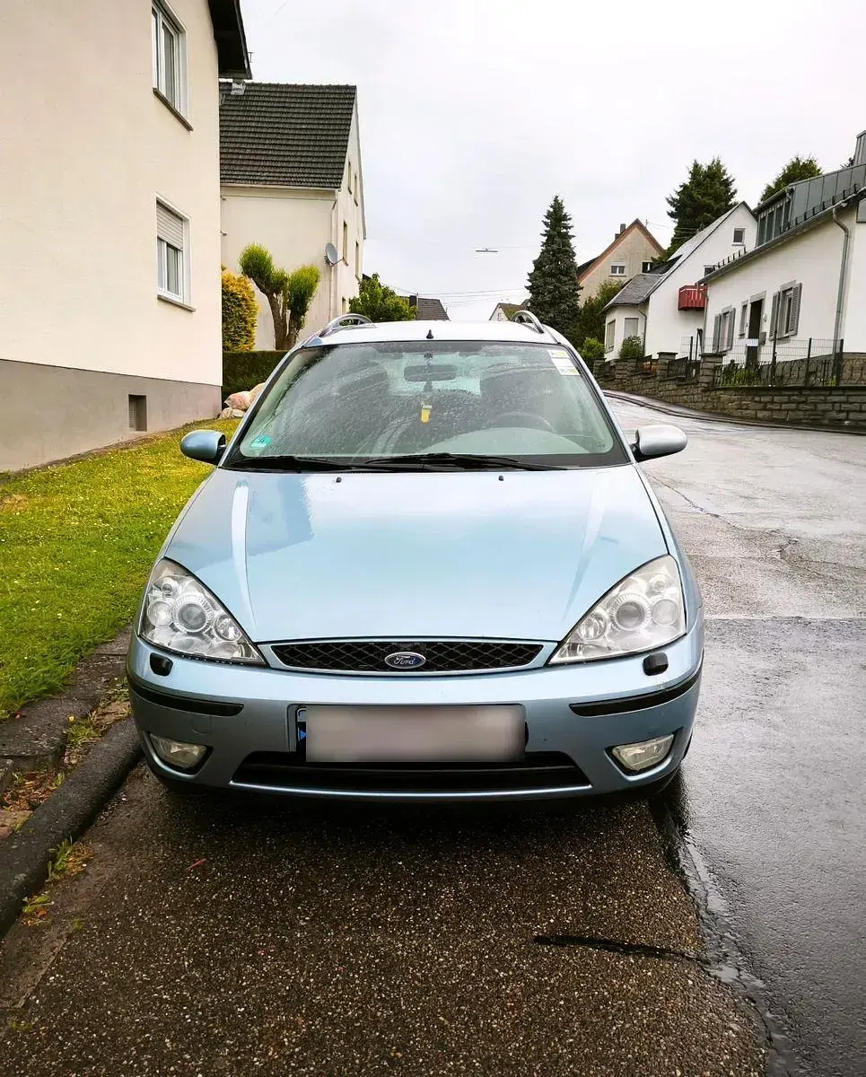 Usado Ford Focus Ghia 116 CV (85 kW) 2004 Azul Familiar