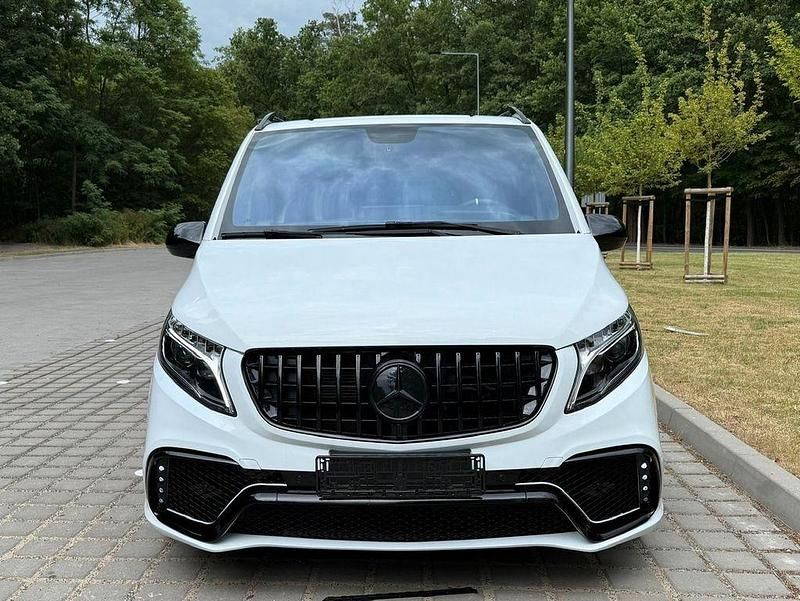 Weiß Gebraucht 2015 Mercedes Vito Van / Kleinbus | 25.999 € - Bild 1/4
