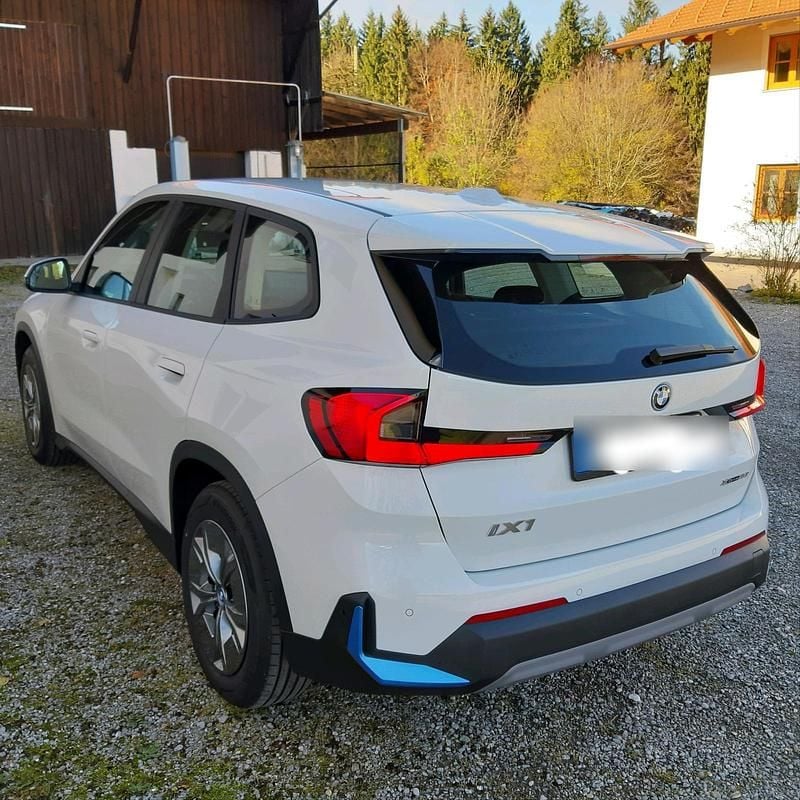 Gebraucht BMW iX1 230 kW (313 PS) 2023 Weiß SUV