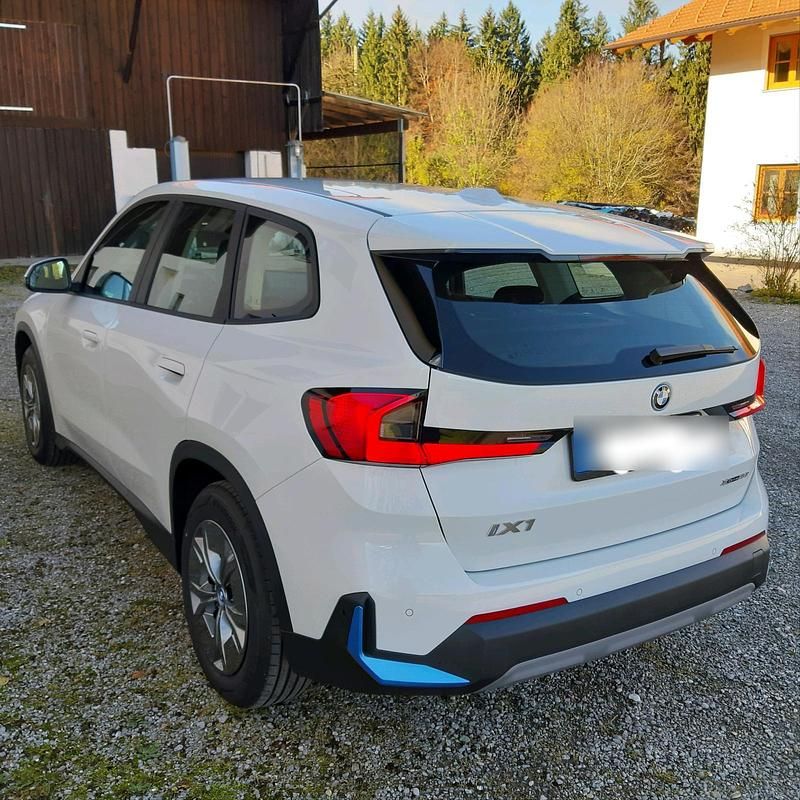 Weiß Gebraucht 2023 BMW iX1 SUV | 40.000 € (Fairer Preis) - Bild 1/2