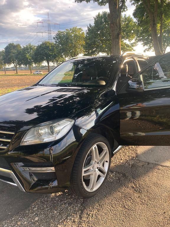 Gebraucht Mercedes ML350 258 PS (189 kW) 2011 Schwarz SUV