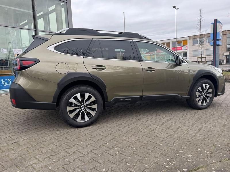 Neu Subaru Outback Platinum 169 PS (124 kW) 2025 Grün SUV