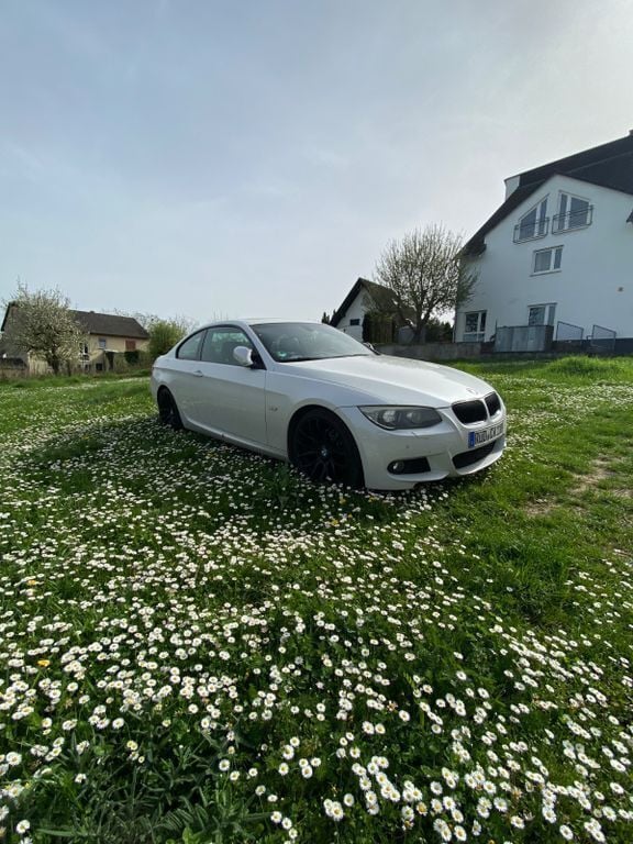 Weiß Gebraucht 2010 BMW 325 M Sport Coupé | 7.999 € (Fairer Preis) - Bild 1/4
