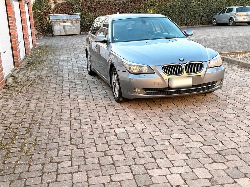 Gebraucht BMW 530 235 PS (172 kW) 2008 Silber Kombi
