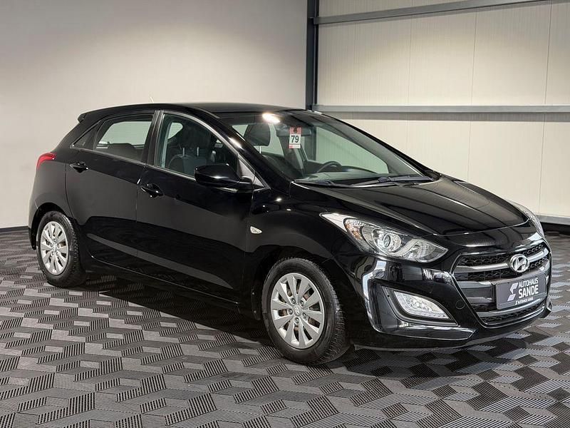 Gebraucht Hyundai i30 Classic 101 PS (74 kW) 2016 Schwarz Limousine