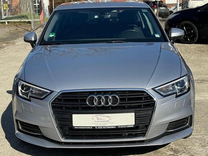 Silber Gebraucht 2019 Audi A3 Sportback g-tron Design Kleinwagen | 13.499 € (Superpreis) - Bild 1/4
