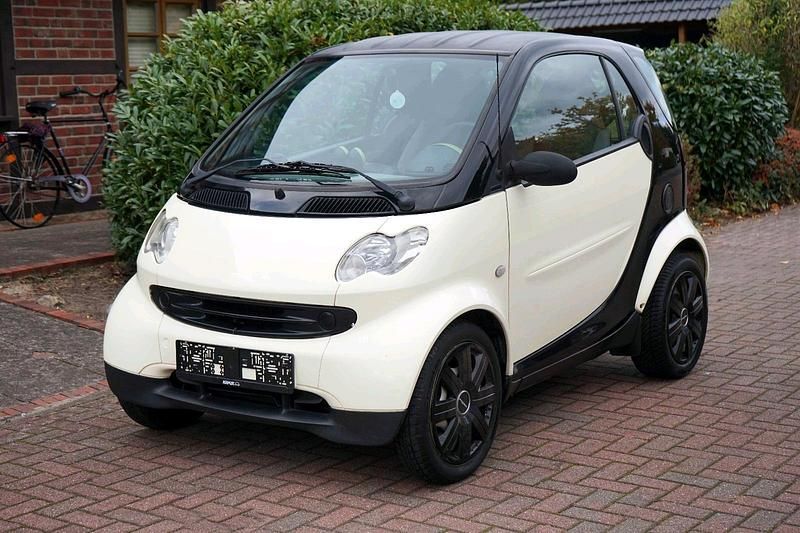 Schwarz Gebraucht 2005 Smart ForTwo Coupé Pure Coupé | 2.250 € - Bild 1/4