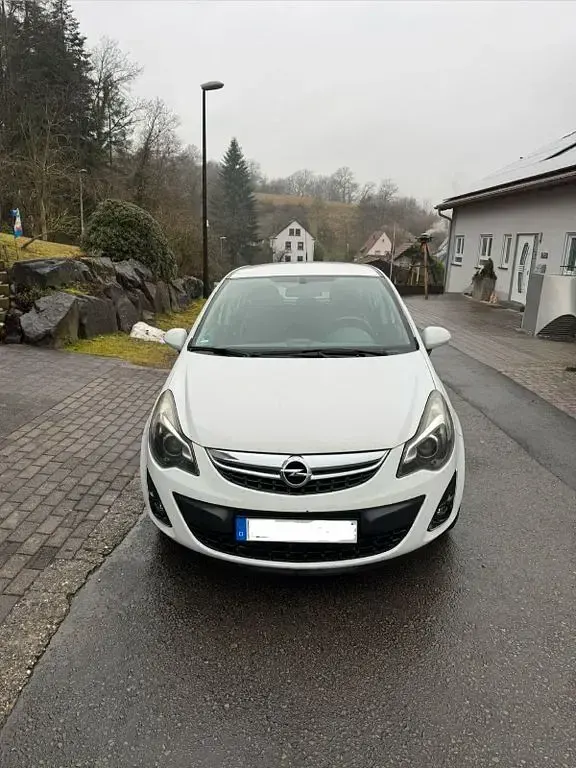 Używany Opel Corsa Innovation 87 KM (63 kW) 2011 Biały Hatchback