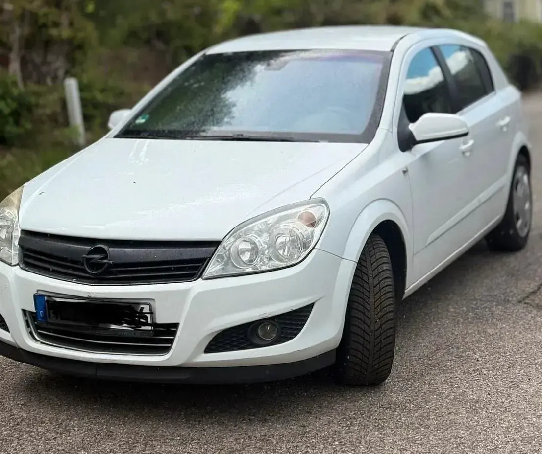 Gebraucht Opel Astra 115 PS (84 kW) 2008 Weiß Limousine