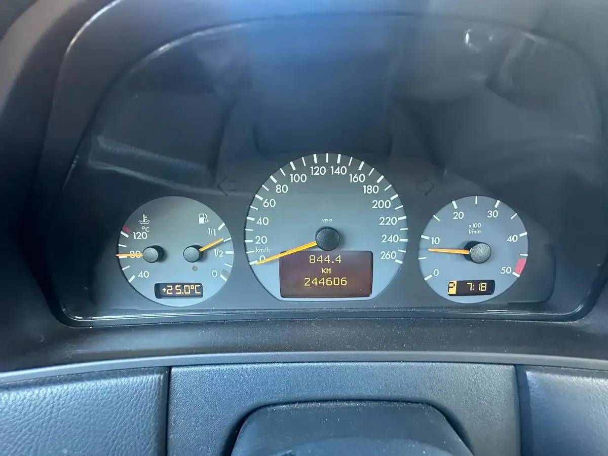 Second-hand Mercedes 320 203 CP (149 kW) 2000 Negru Berlinǎ