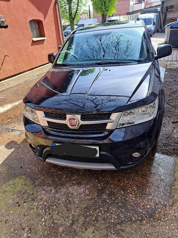 Schwarz Gebraucht 2014 Fiat Freemont SUV | 11.999 € (Teuer) - Bild 1/3