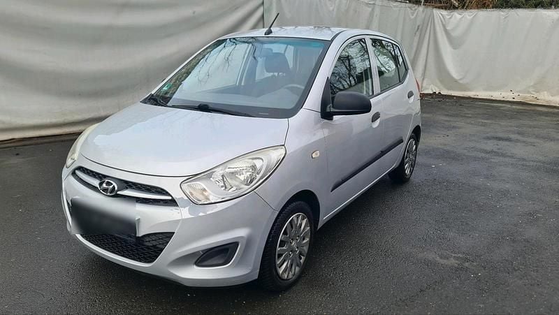 Gebraucht Hyundai i10 69 PS (50 kW) 2011 Silber Kleinwagen