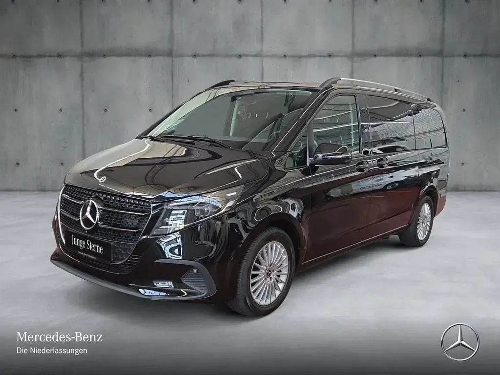 Gebraucht Mercedes V220 Style 163 PS (119 kW) 2025 Schwarz Van / Kleinbus