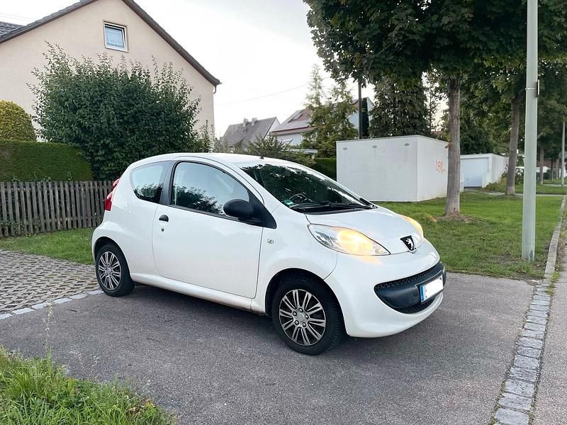 Weiß Gebraucht 2007 Peugeot 107 Kleinwagen | 2.400 € (Etwas zu teuer) - Bild 1/4