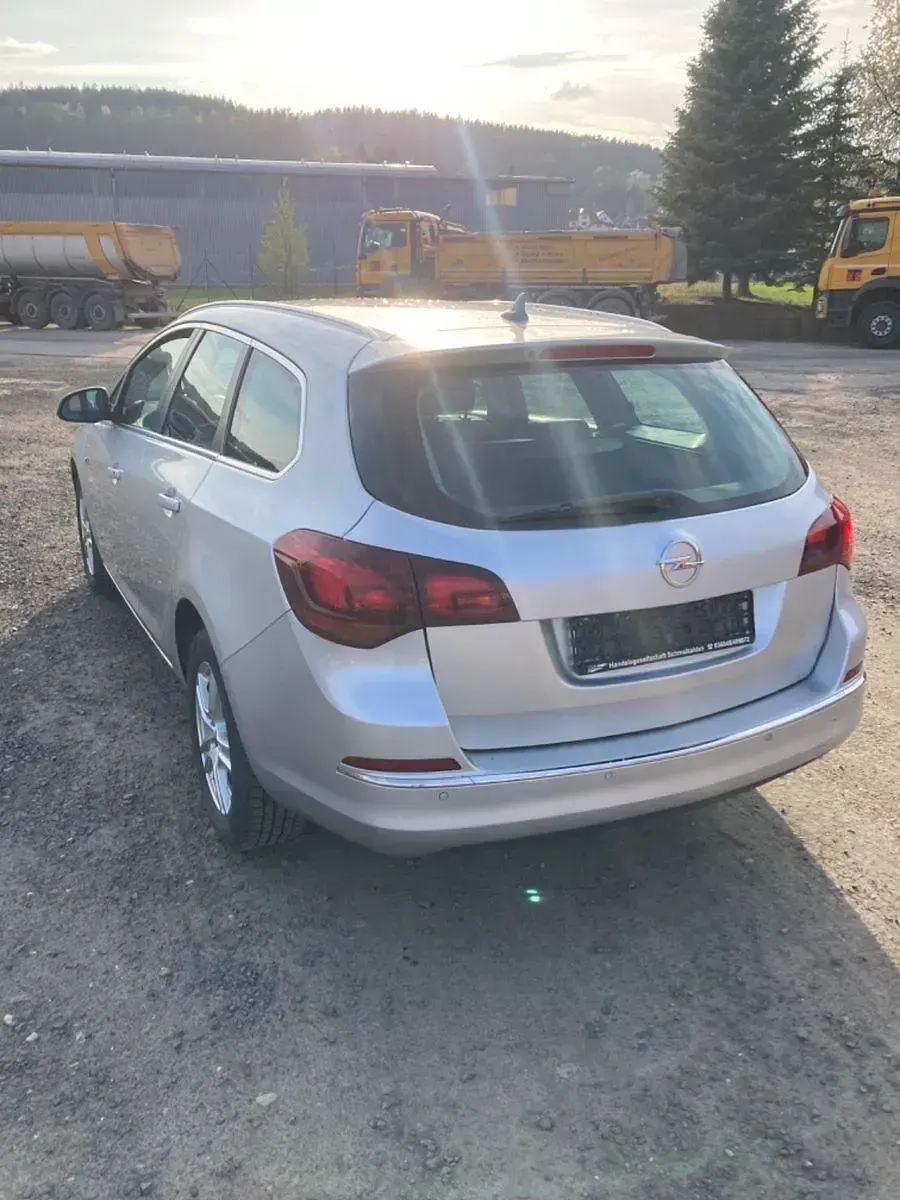 Second-hand Opel Astra 131 CP (96 kW) 2014 Argintiu Break