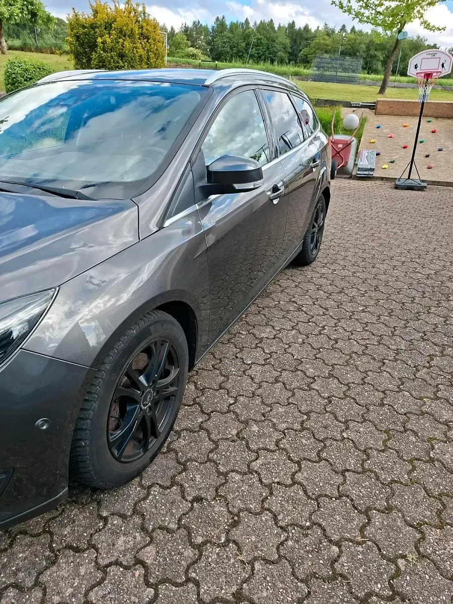 Gebraucht Ford Focus Titanium 150 PS (110 kW) 2015 Grau Kombi