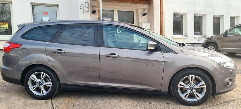 Gebraucht Ford Focus Champions Edition 125 PS (91 kW) 2013 Braun Kombi