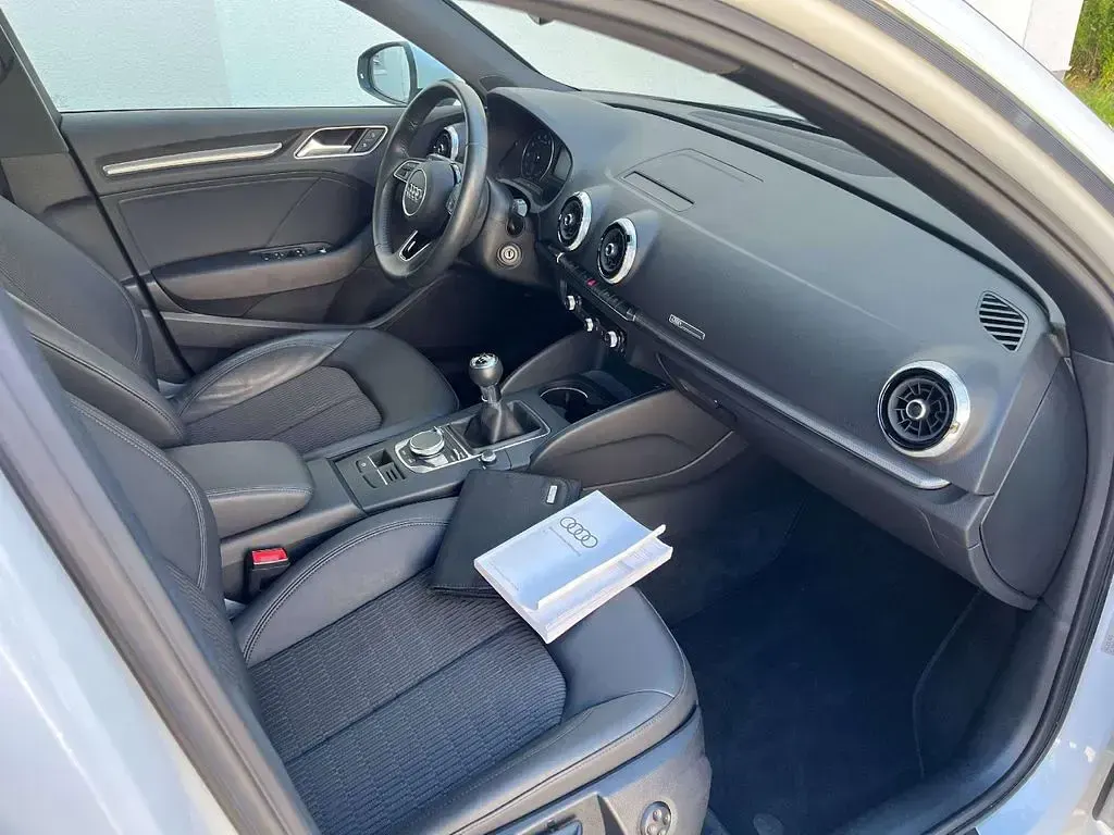Gebraucht Audi A3 Design 116 PS (85 kW) 2019 Gletscherweiß metallic Limousine