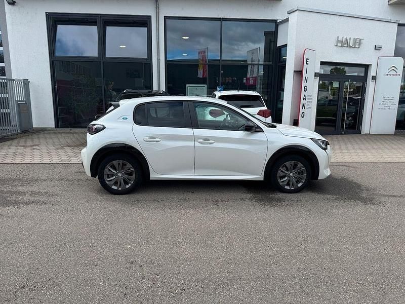 Gebraucht Peugeot e-208 Active 100 kW (136 PS) 2022 Weiß Kleinwagen