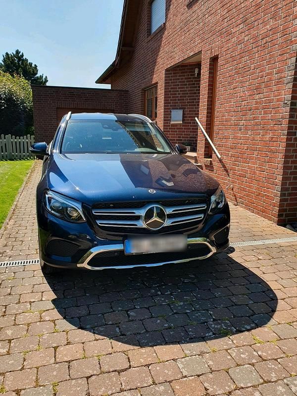 Blau Gebraucht 2017 Mercedes GLC250 SUV | 21.500 € (Guter Preis) - Bild 1/4
