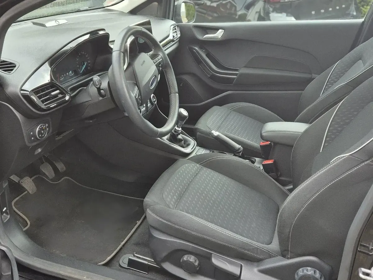 Gebraucht Ford Fiesta Titanium 101 PS (74 kW) 2018 Schwarz Kleinwagen