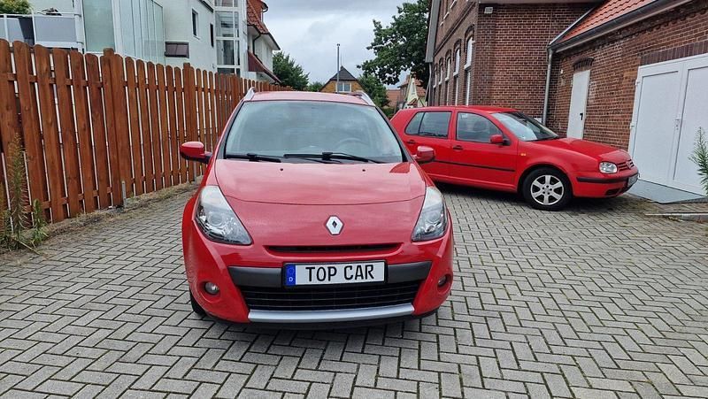 Rot Gebraucht 2011 Renault Clio GrandTour Dynamique Kombi | 4.999 € (Etwas zu teuer) - Bild 1/4