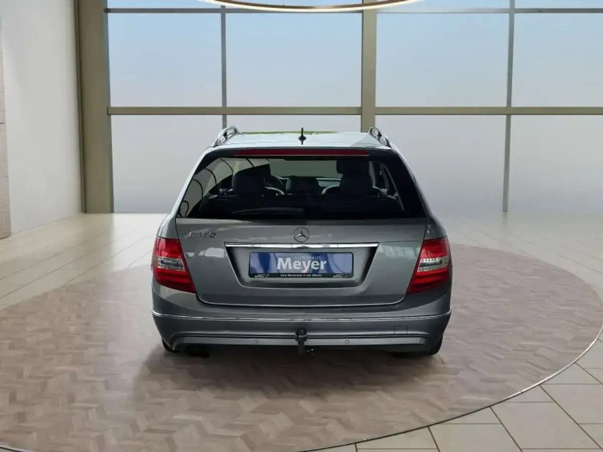 Gebraucht Mercedes C180 Avantgarde 156 PS (114 kW) 2013 Palladiumsilber  metalliclack Kombi