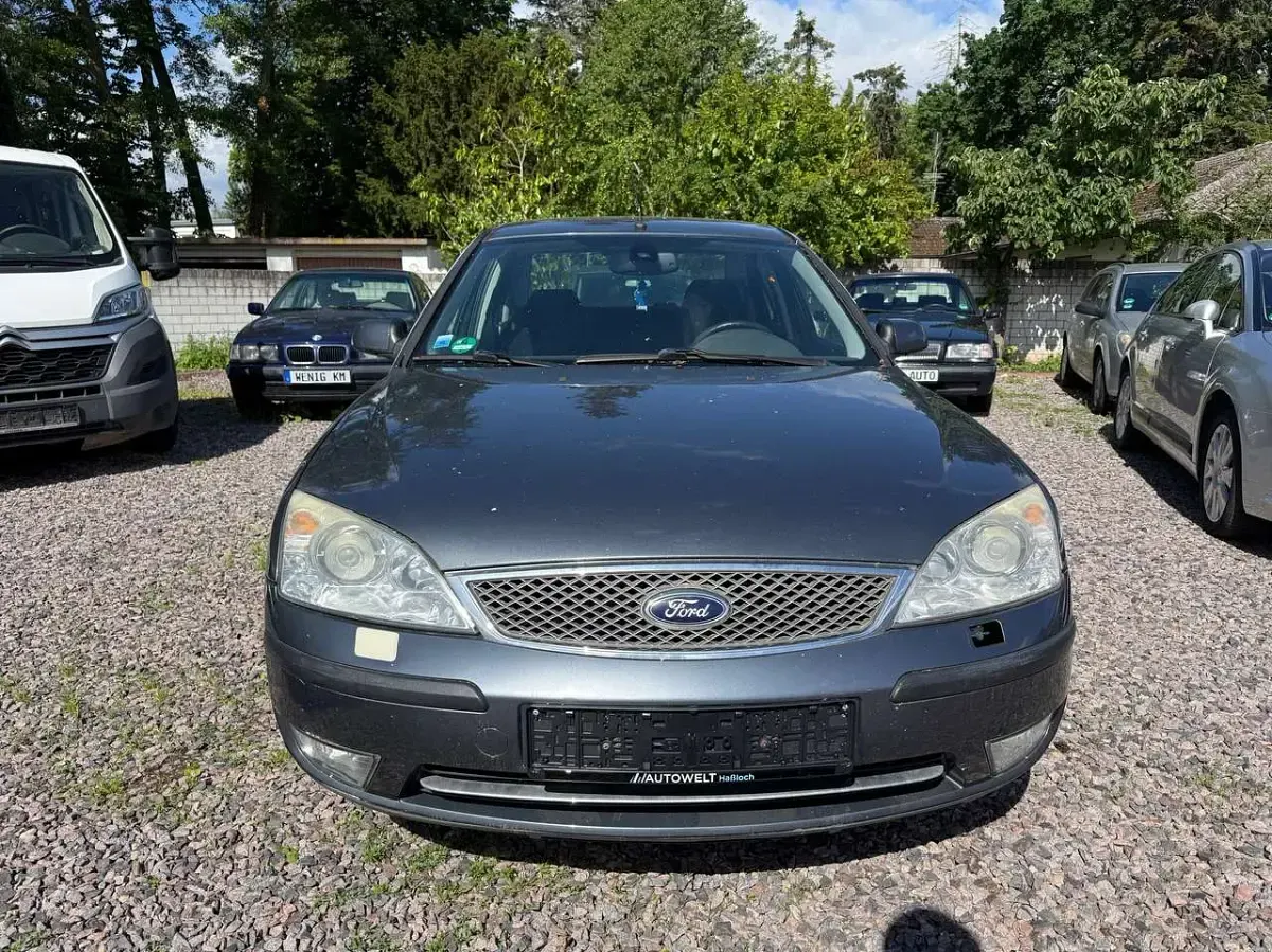 Gebraucht Ford Mondeo Ghia 170 PS (125 kW) 2004 Graphitgrau metallic Limousine