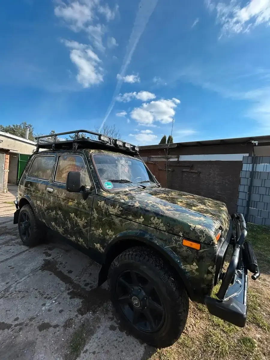 Second-hand Lada niva 83 CP (61 kW) 2002 Andere farben SUV